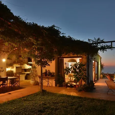 Villa Talia 4, Emma