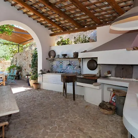Villa Talia 4, Emma Cefalu