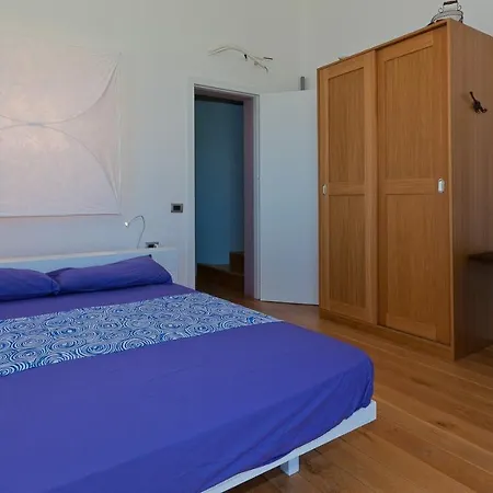 Villa Talia 4, Emma Cefalu