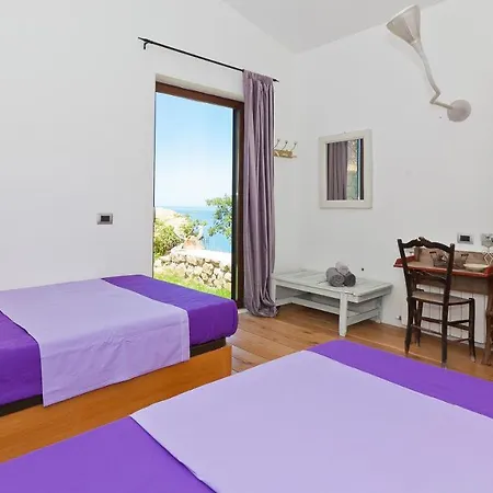 Villa Talia 4, Emma Cefalu